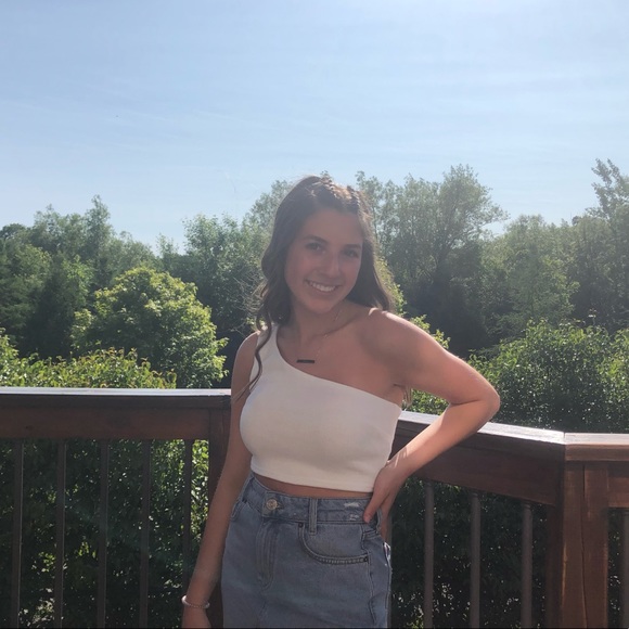 Meet your Posher, Jordyn - Picture 1 of 1